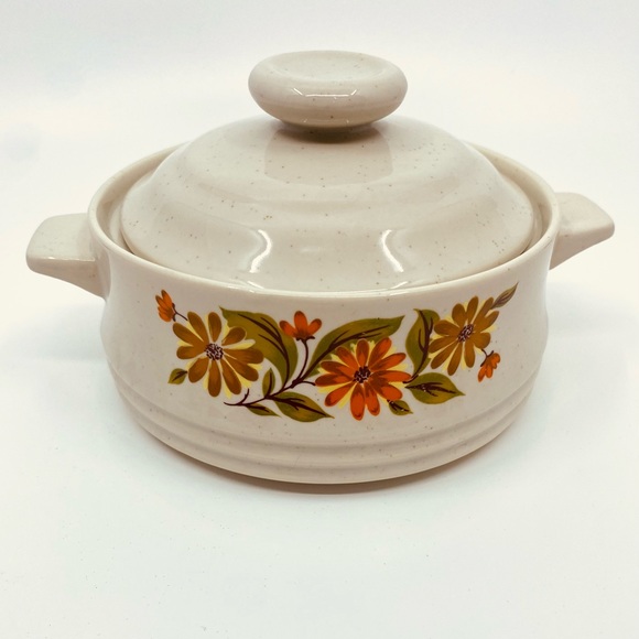 Vintage Capri Bake’n Store Stoneware Pot w/ Lid • 1970s Floral Daisy Crock - Picture 1 of 9